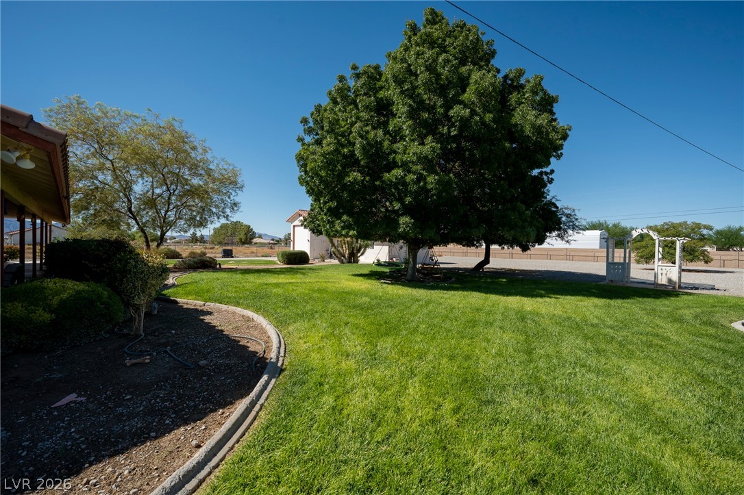 Photo 17 of 31, 880 W Lupin Street