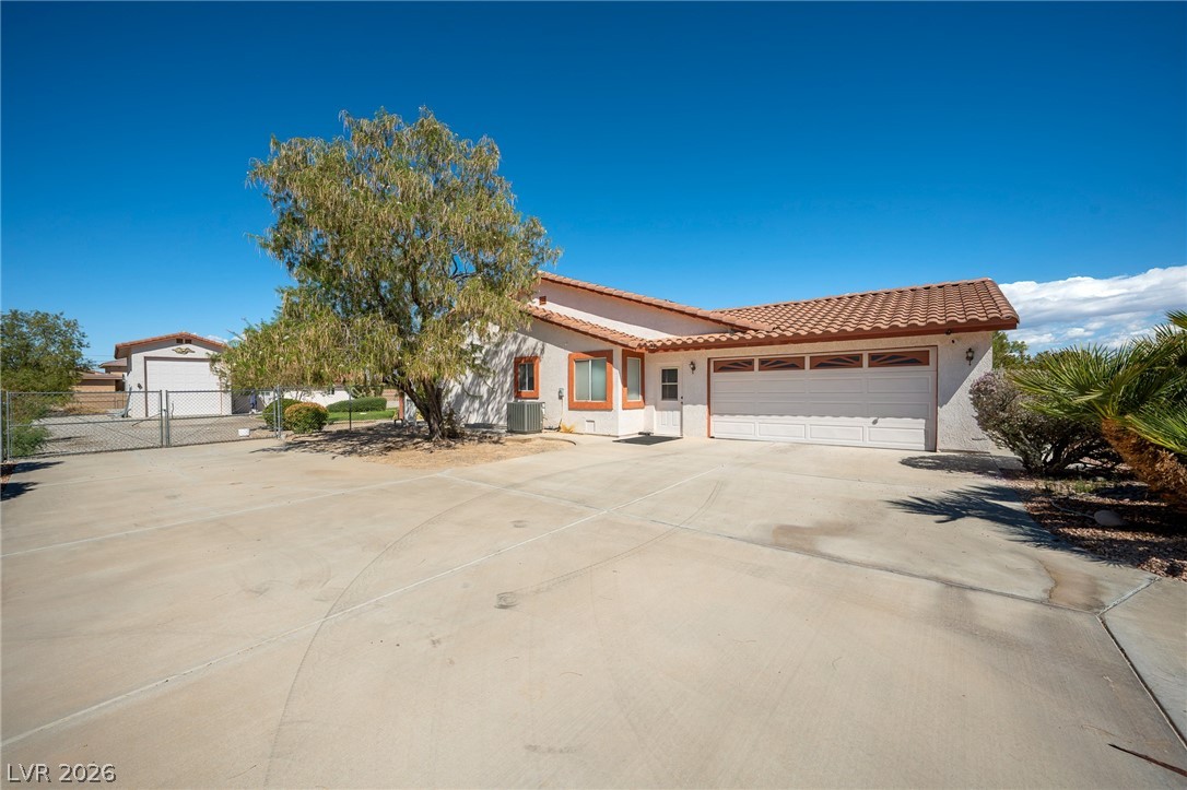 Photo 20 of 31, 880 W Lupin Street