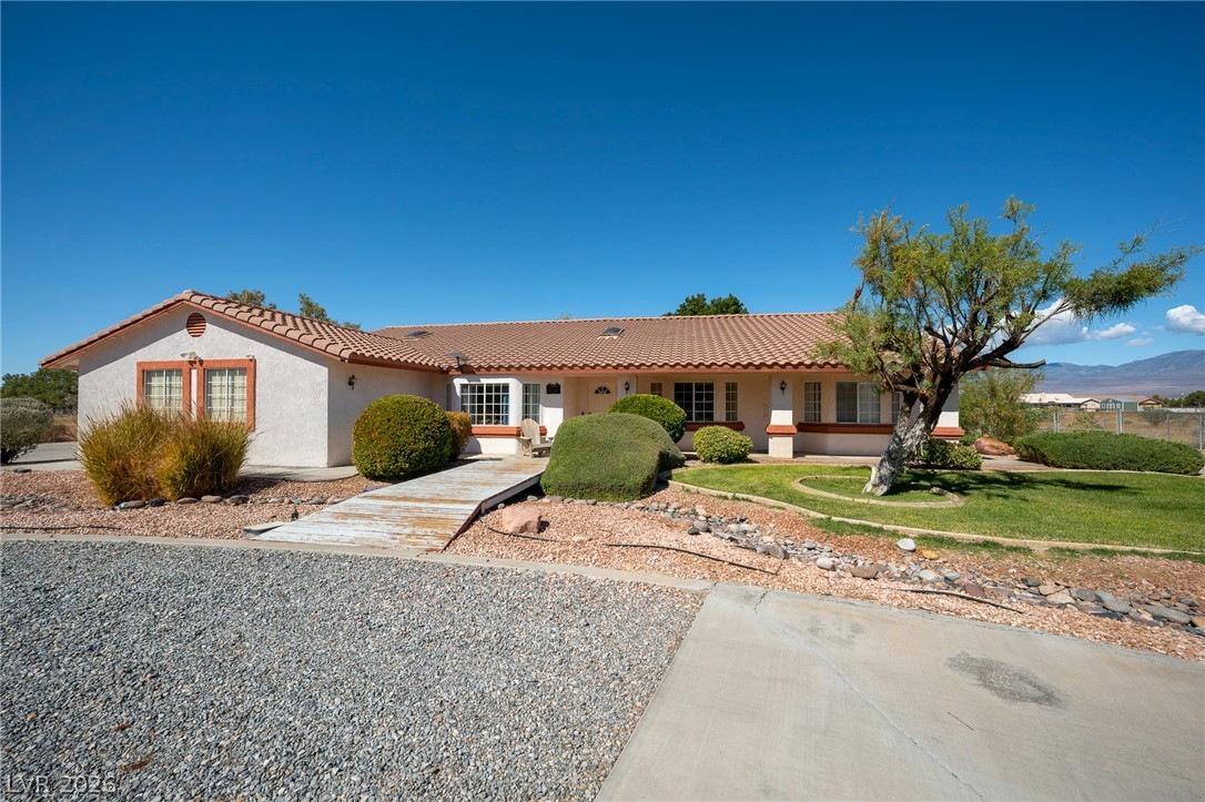 Photo 24 of 31, 880 W Lupin Street