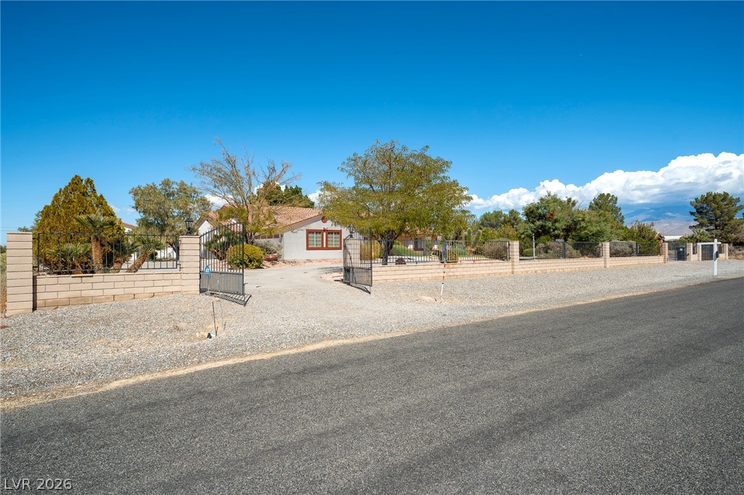 Photo 29 of 31, 880 W Lupin Street