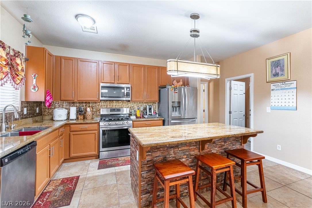 Photo 8 of 25, 3917 Canary Cedar Street