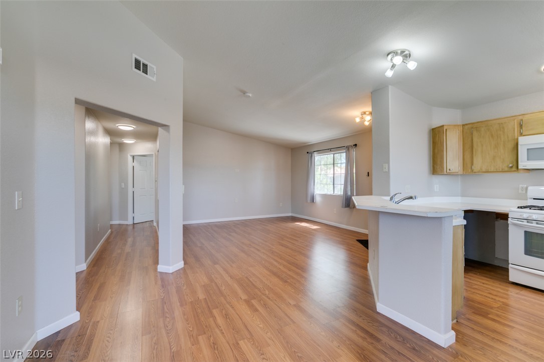 Photo 9 of 37, 1881 W Alexander Road #2062