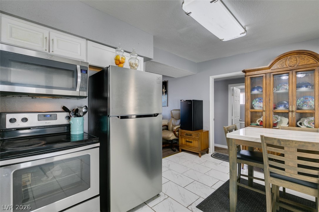 Photo 24 of 37, 1325 Ardmore Street