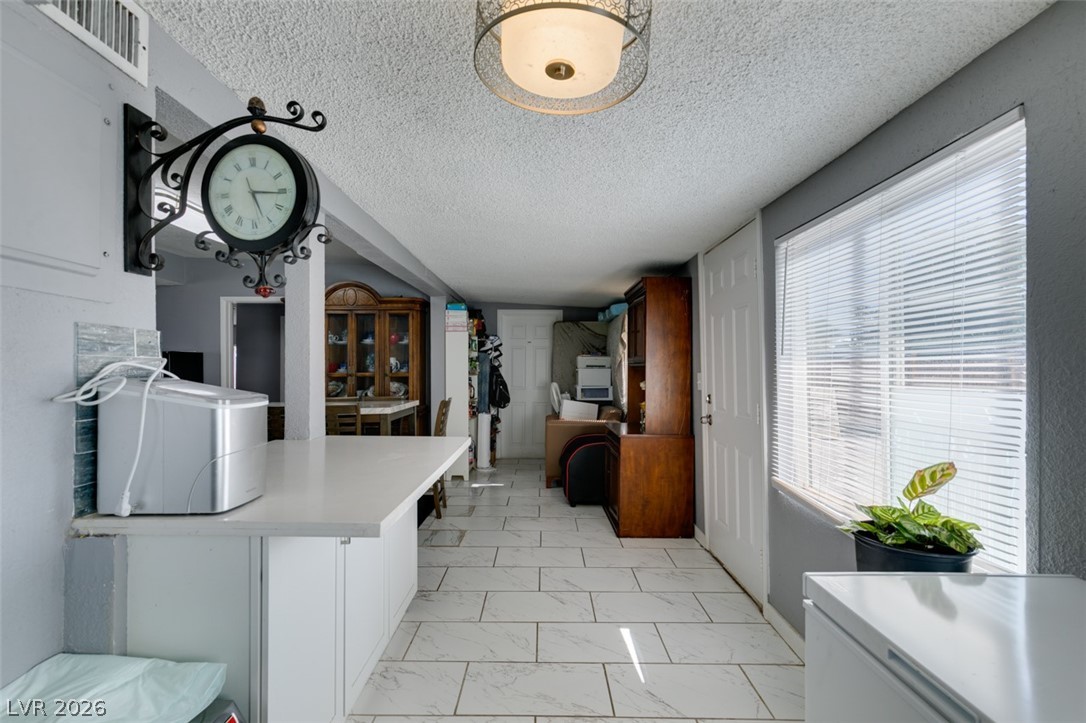 Photo 18 of 37, 1325 Ardmore Street