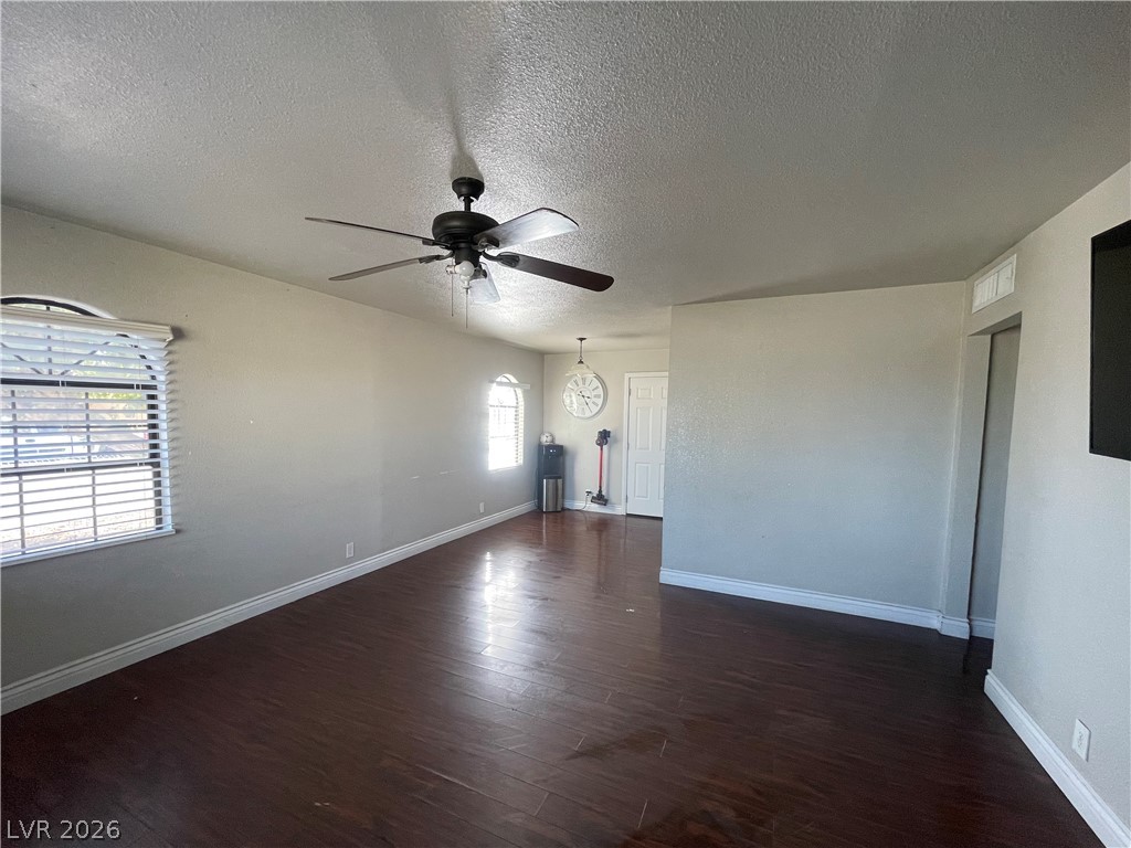 Photo 11 of 26, 608 Frederick Avenue