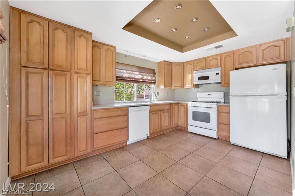 Photo 7 of 28, 5206 Brentmead Drive