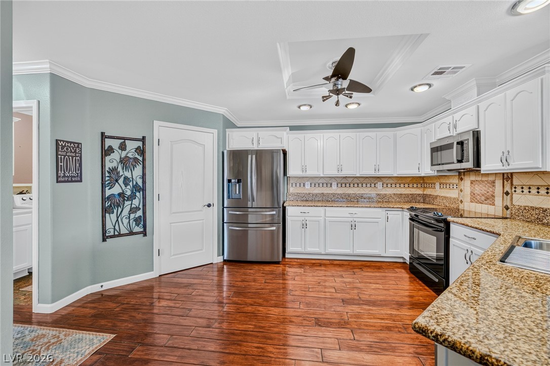 Photo 13 of 51, 4700 Honey Locust Drive