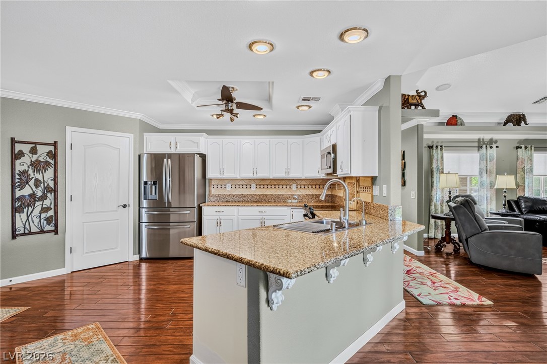 Photo 14 of 51, 4700 Honey Locust Drive