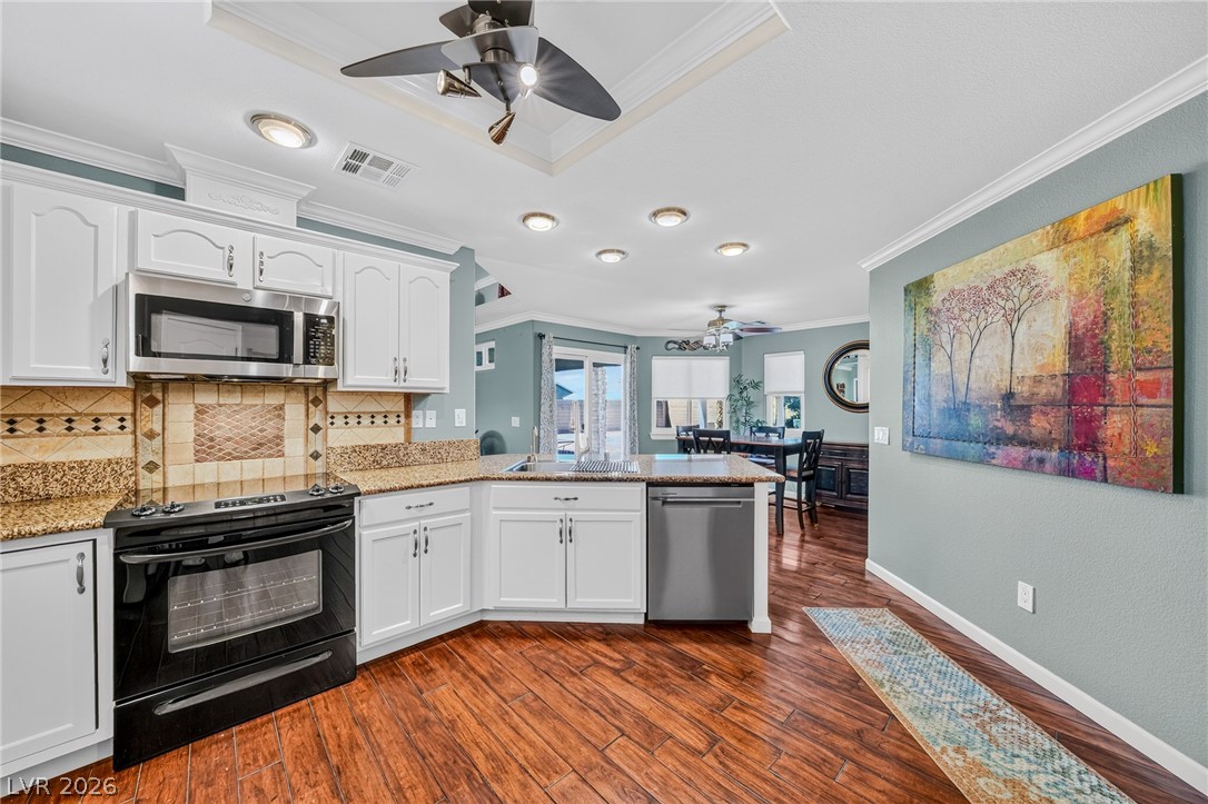 Photo 16 of 51, 4700 Honey Locust Drive