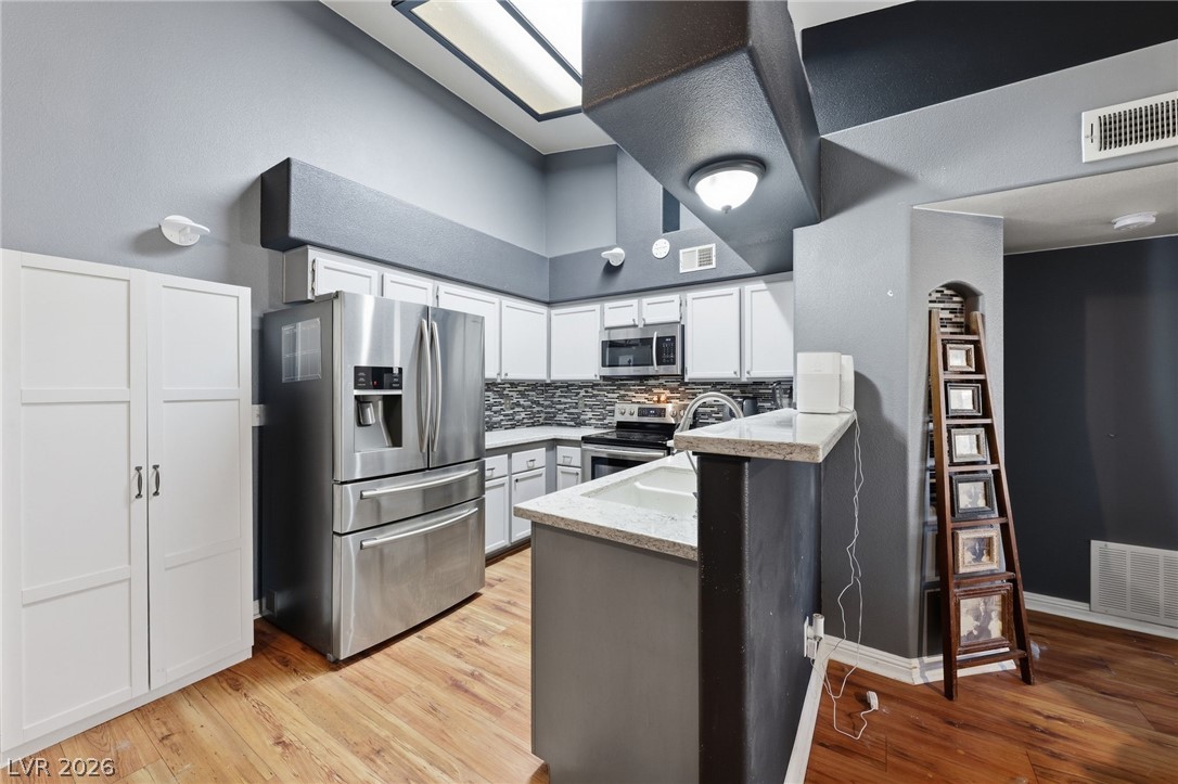Photo 11 of 39, 1575 W Warm Springs Road #2024