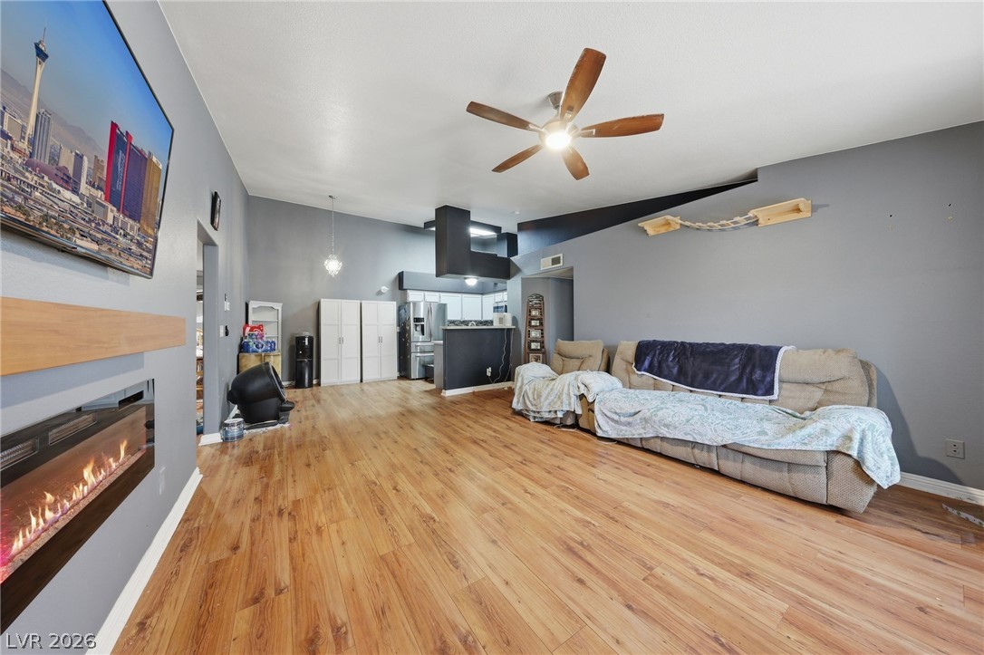 Photo 7 of 39, 1575 W Warm Springs Road #2024
