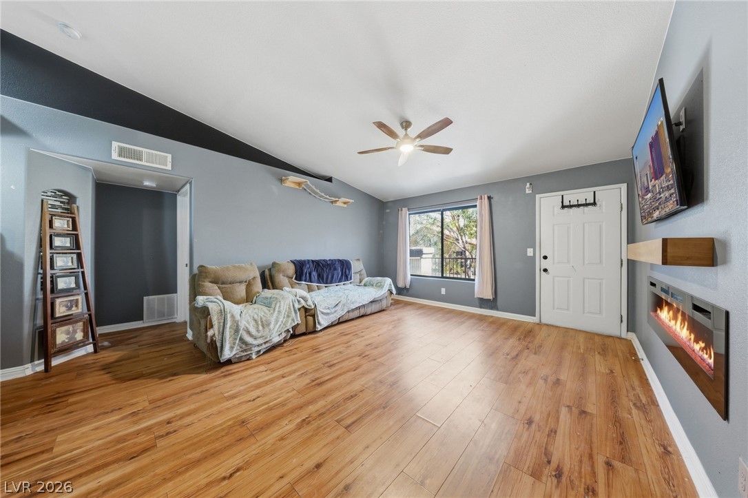Photo 6 of 39, 1575 W Warm Springs Road #2024