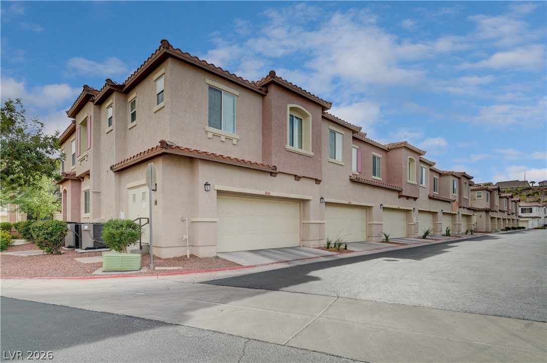 Photo 6 of 51, 1525 Spiced Wine Avenue #3105