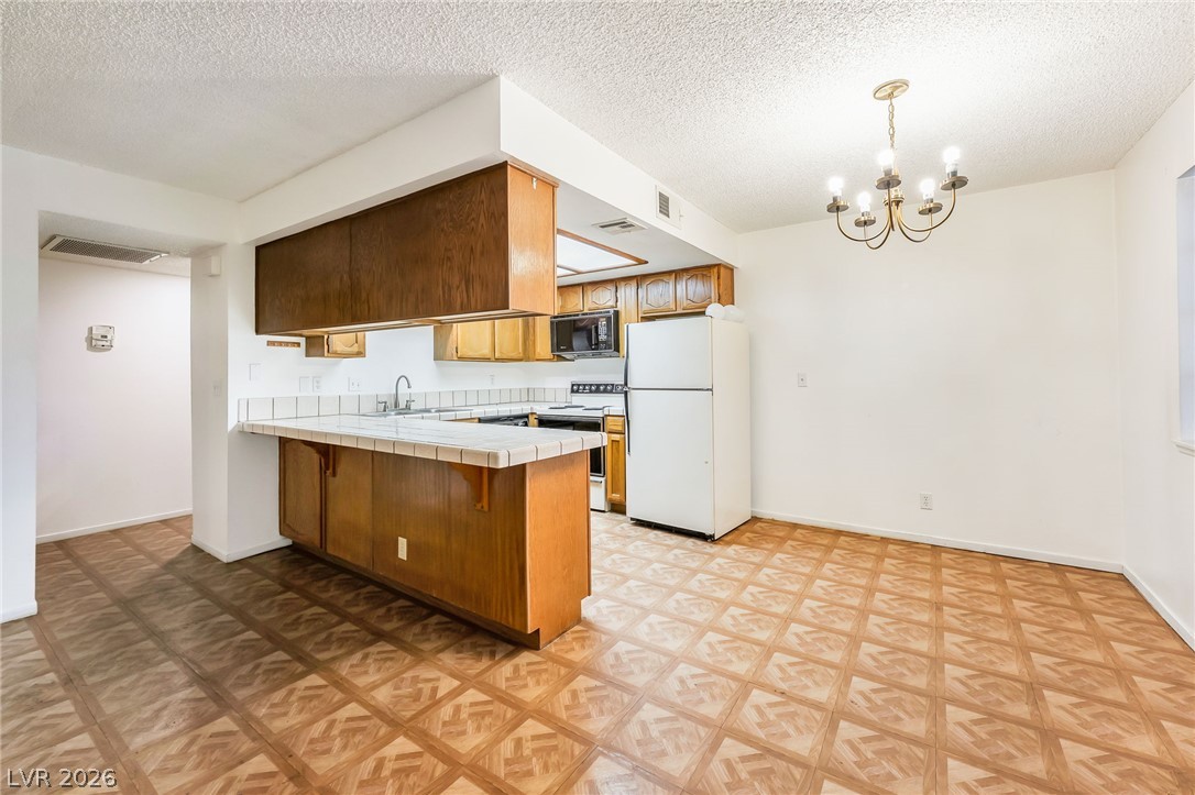 Photo 11 of 33, 4340 Sanderling Circle #73