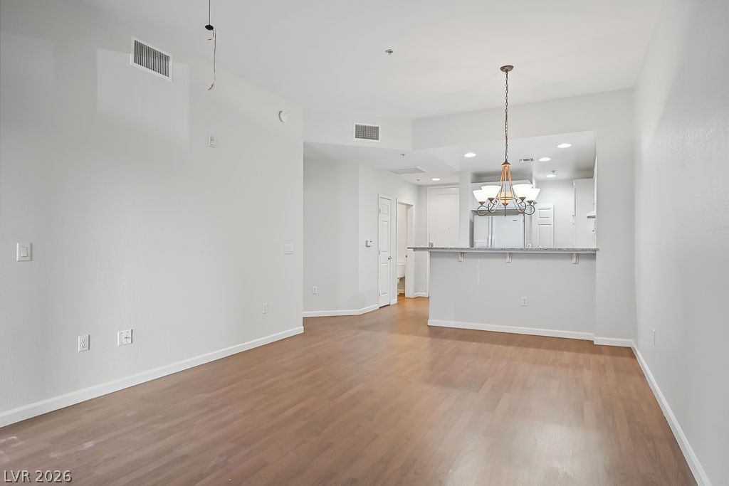 Photo 4 of 47 E Agate Avenue #301