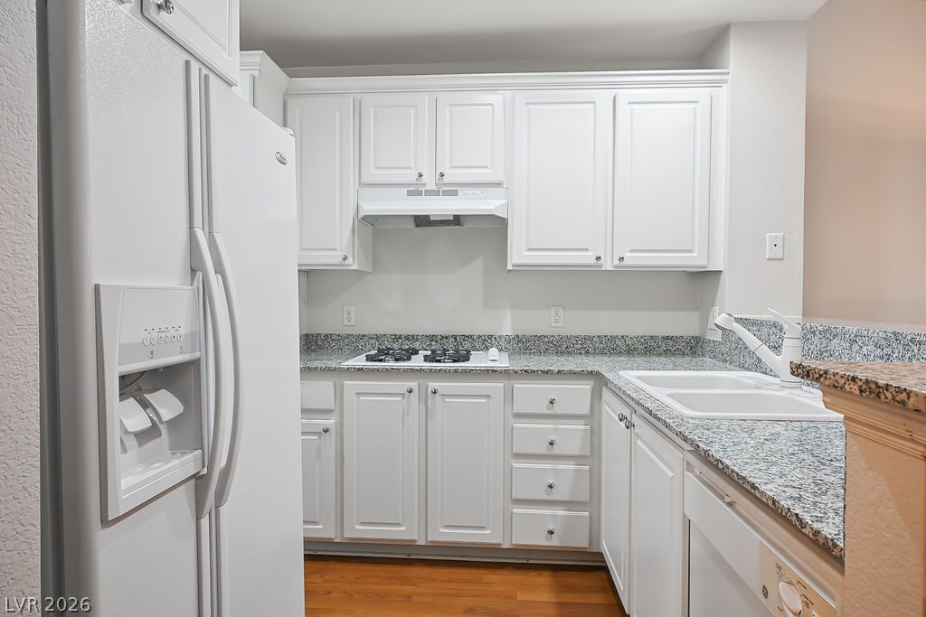 Photo 7 of 21, 47 E Agate Avenue #301