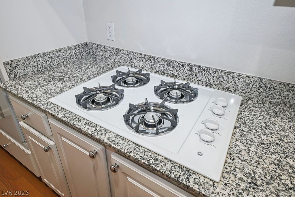 Photo 14 of 21, 47 E Agate Avenue #301