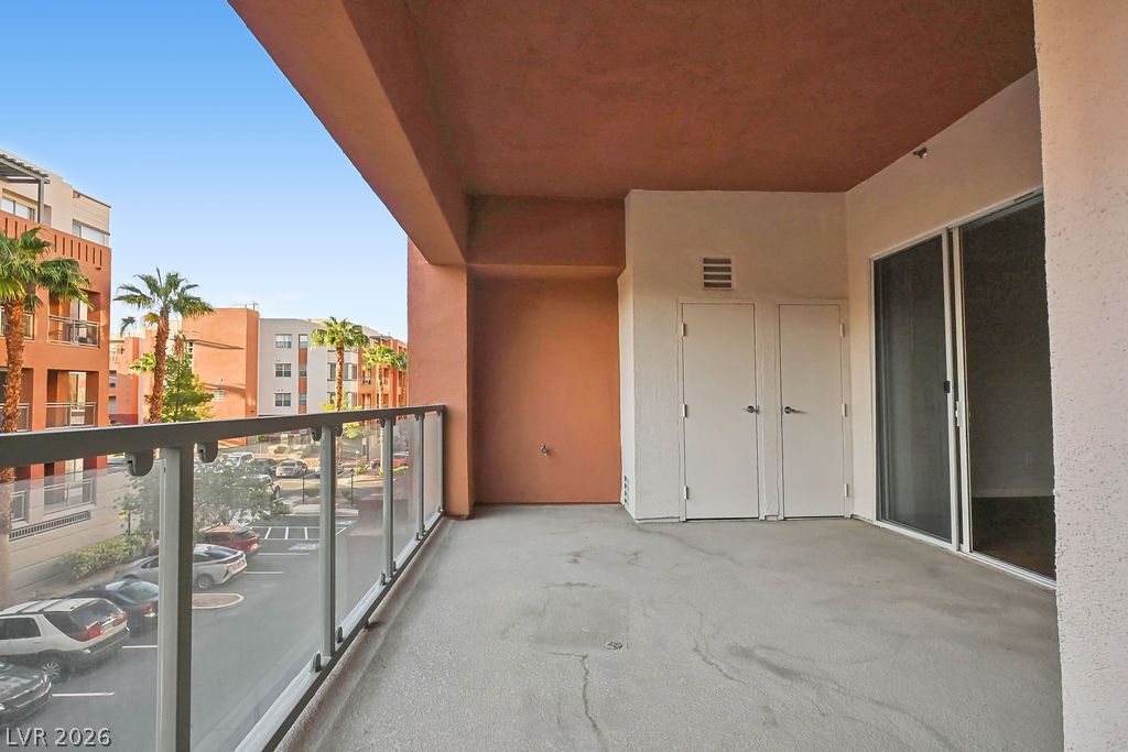 Photo 15 of 21, 47 E Agate Avenue #301