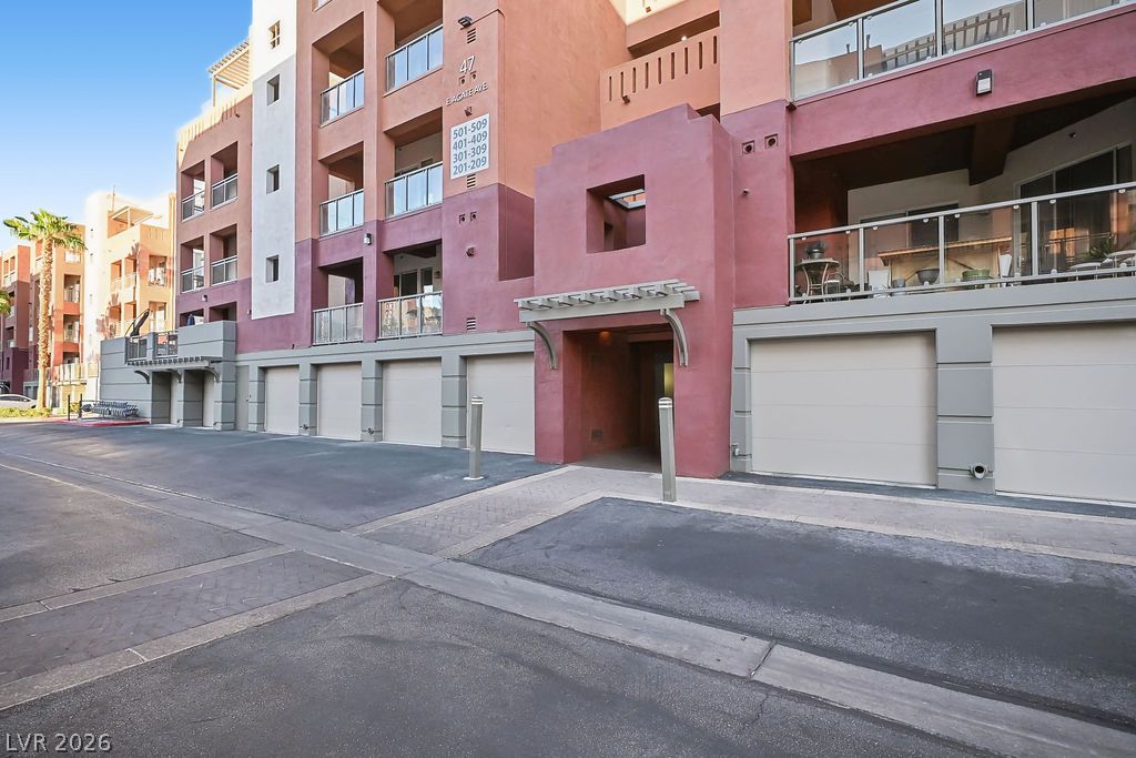 Photo 18 of 21, 47 E Agate Avenue #301