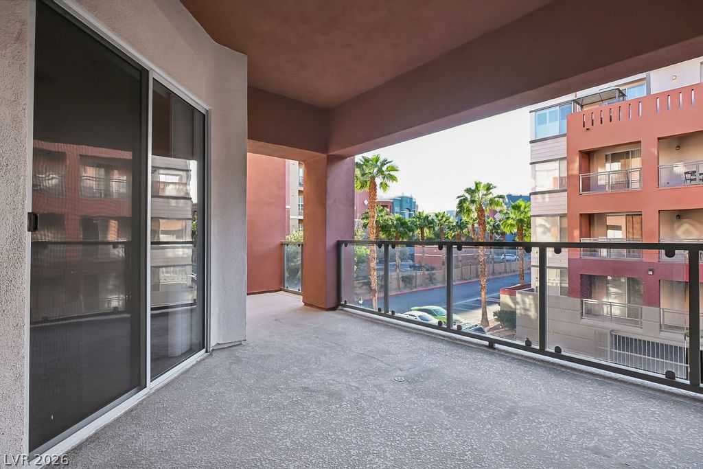 Photo 8 of 21, 47 E Agate Avenue #301