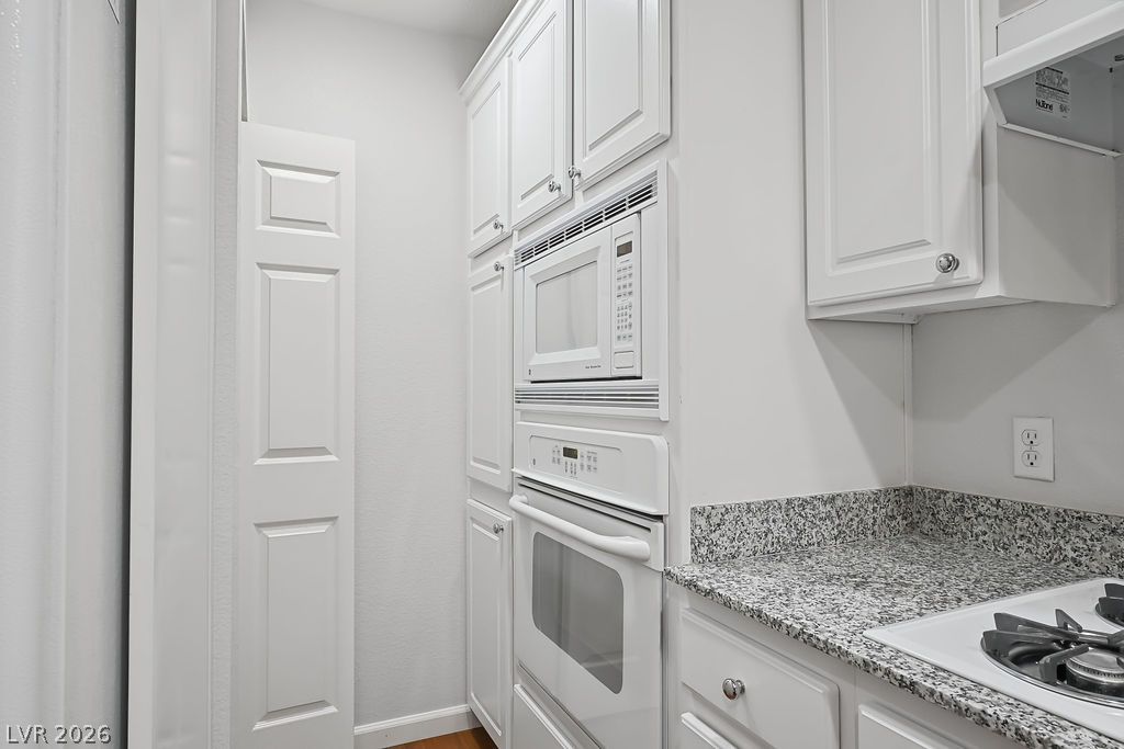 Photo 11 of 21, 47 E Agate Avenue #301