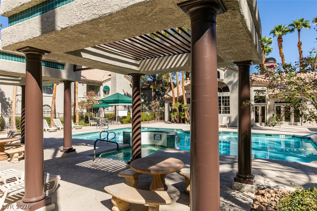 Photo 33 of 37, 2251 Wigwam Parkway #723