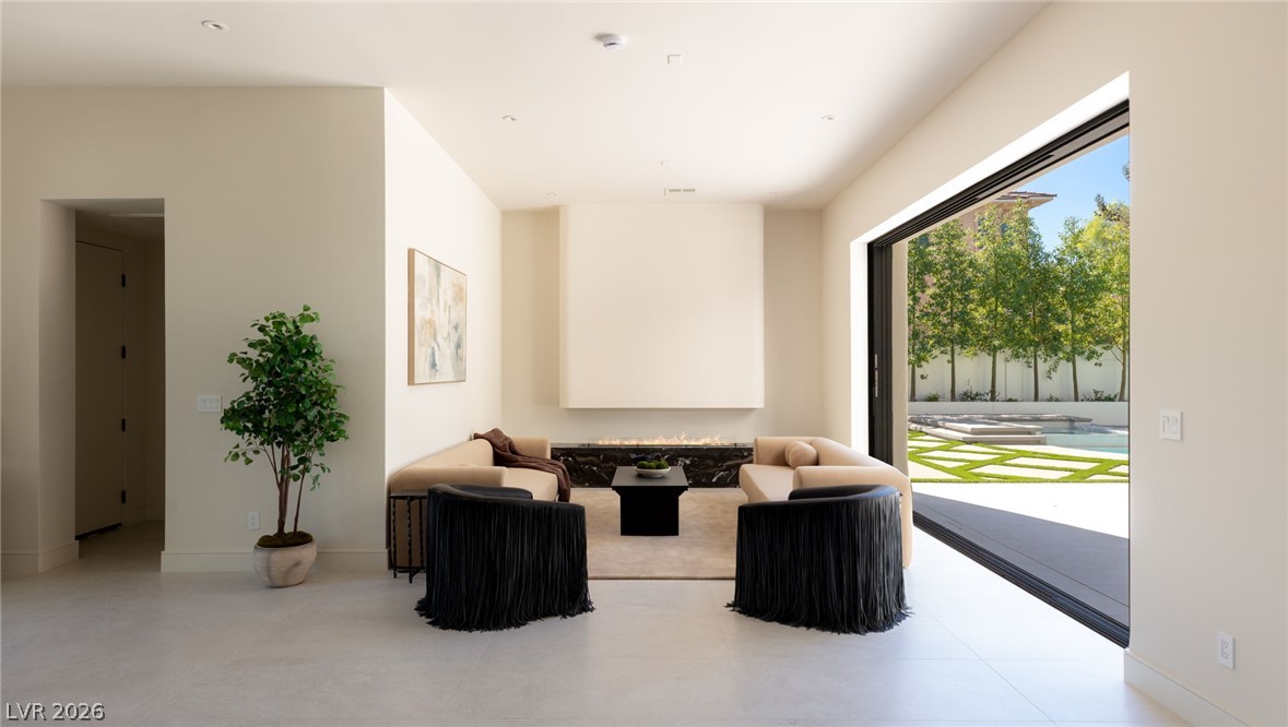 Photo 3 of 301 N Royal Ascot Drive
