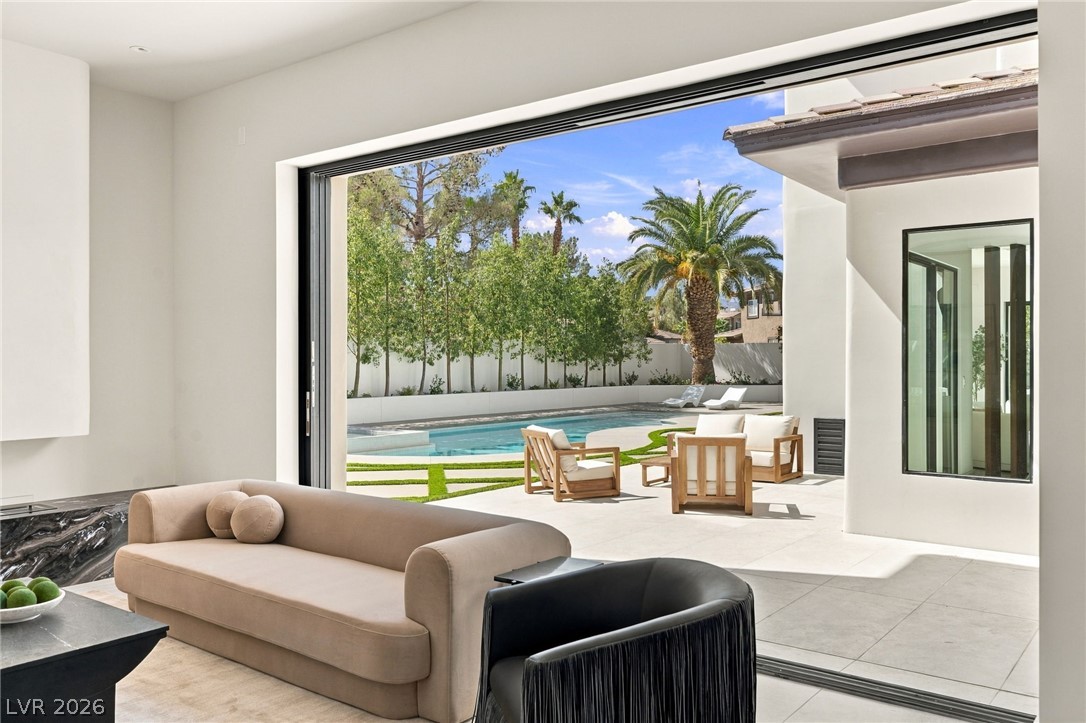 Photo 5 of 301 N Royal Ascot Drive