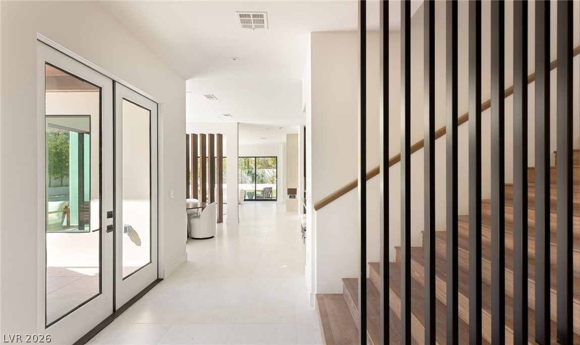 Photo 8 of 35, 301 N Royal Ascot Drive