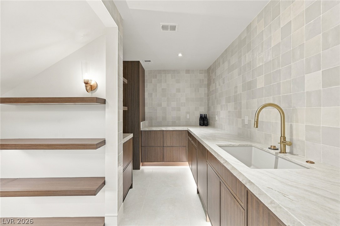 Photo 12 of 35, 301 N Royal Ascot Drive