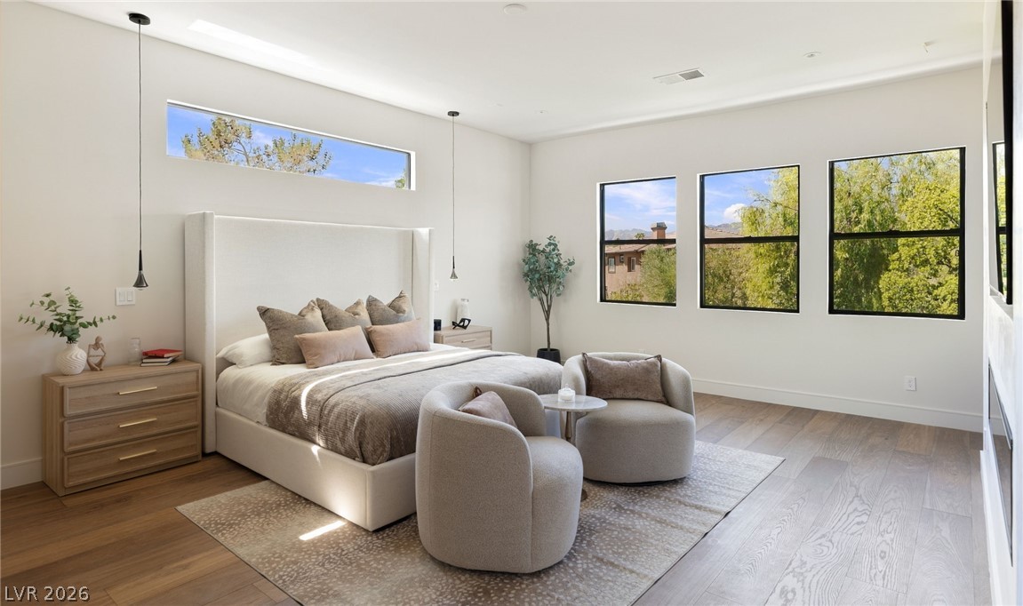 Photo 18 of 35, 301 N Royal Ascot Drive