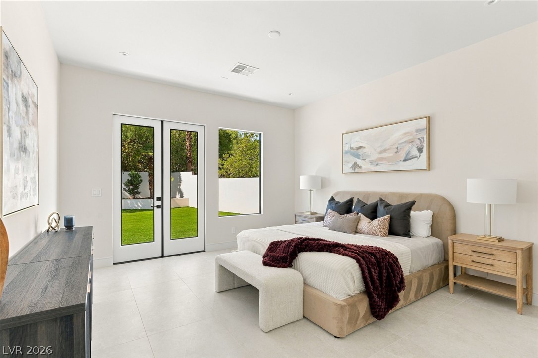 Photo 23 of 35, 301 N Royal Ascot Drive
