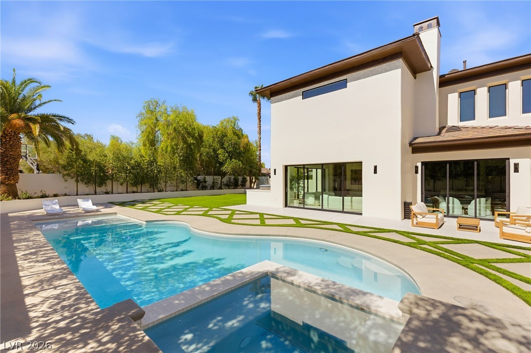 Photo 26 of 35, 301 N Royal Ascot Drive