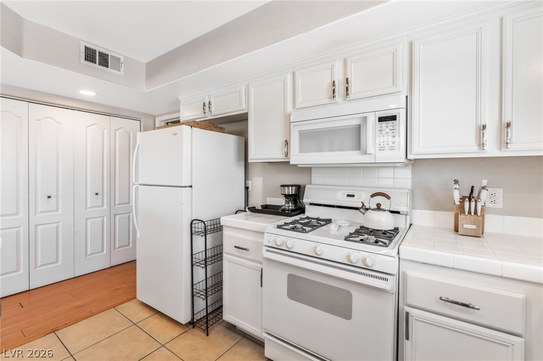 Photo 12 of 29, 3609 Galatea Street #203