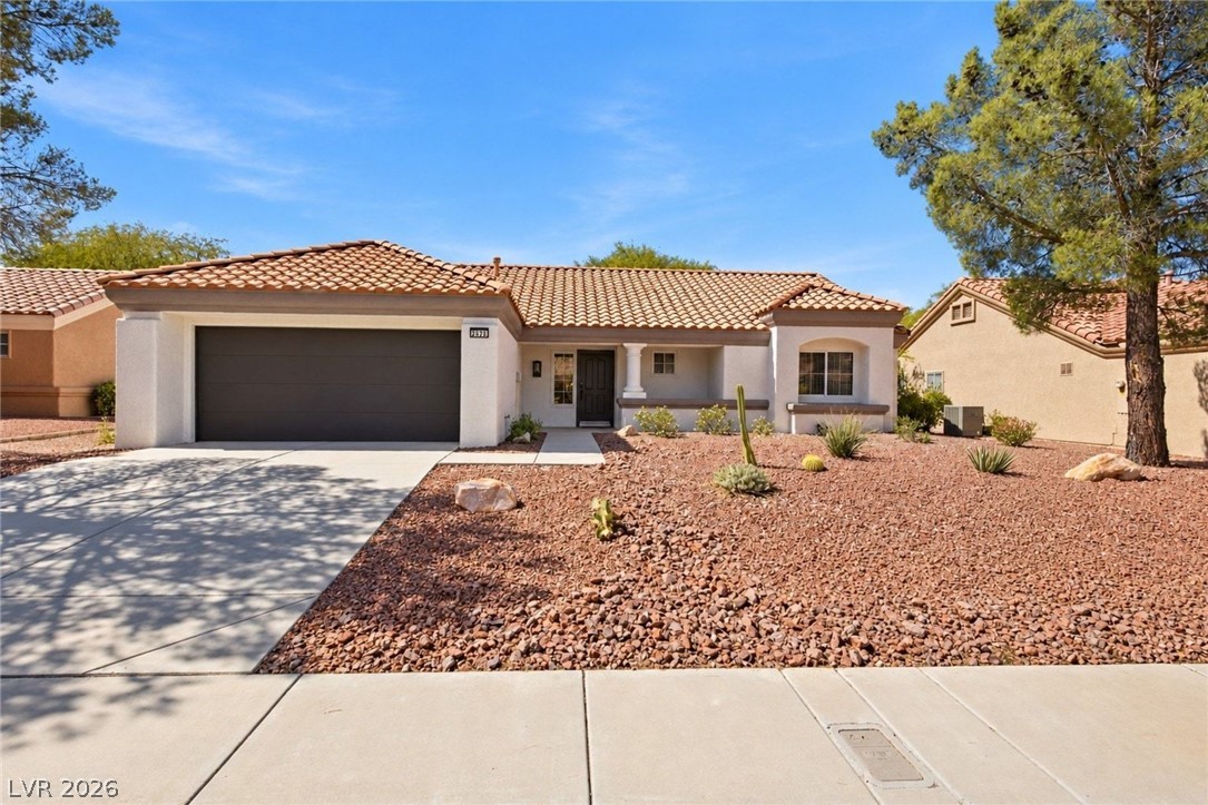Photo 4 of 2529 Highvale Drive