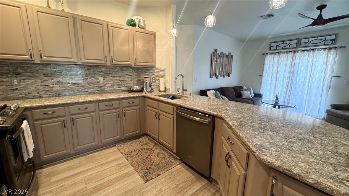 Photo 11 of 40, 8304 Apple Glaze Avenue #203