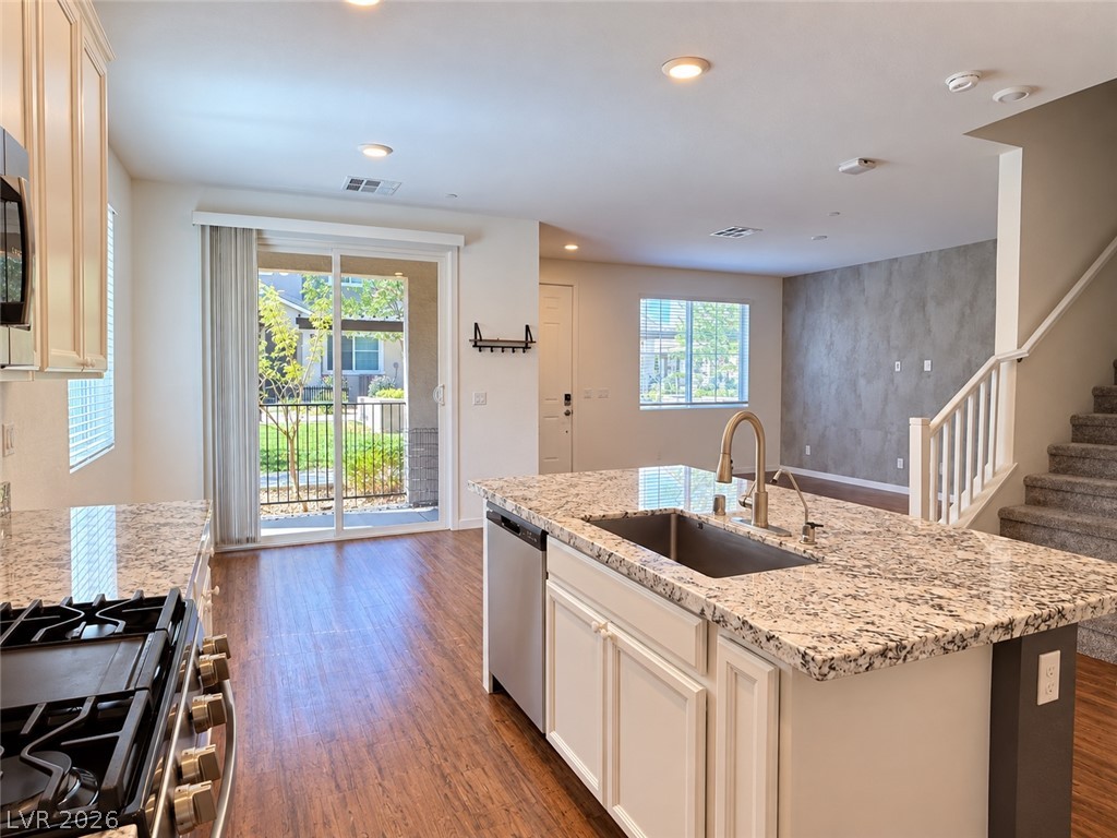 Photo 8 of 21, 5730 Sky Pointe Drive #120