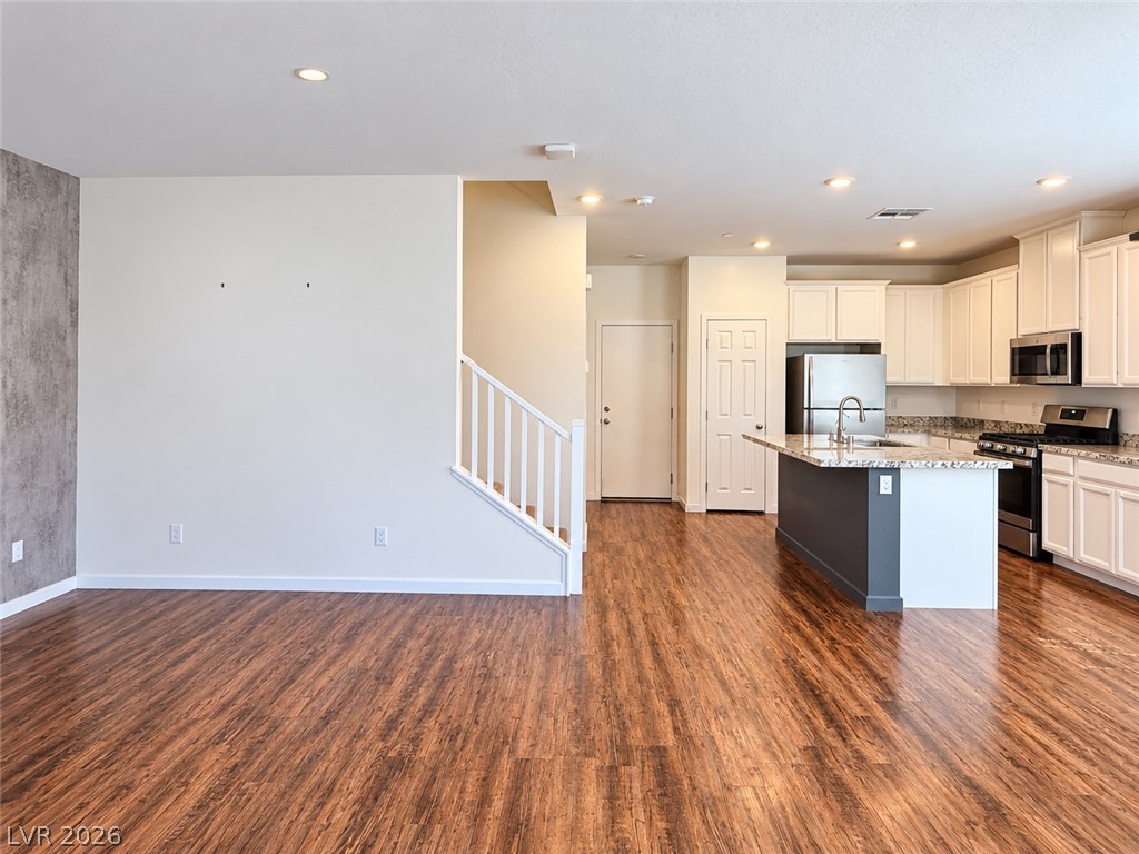 Photo 7 of 21, 5730 Sky Pointe Drive #120