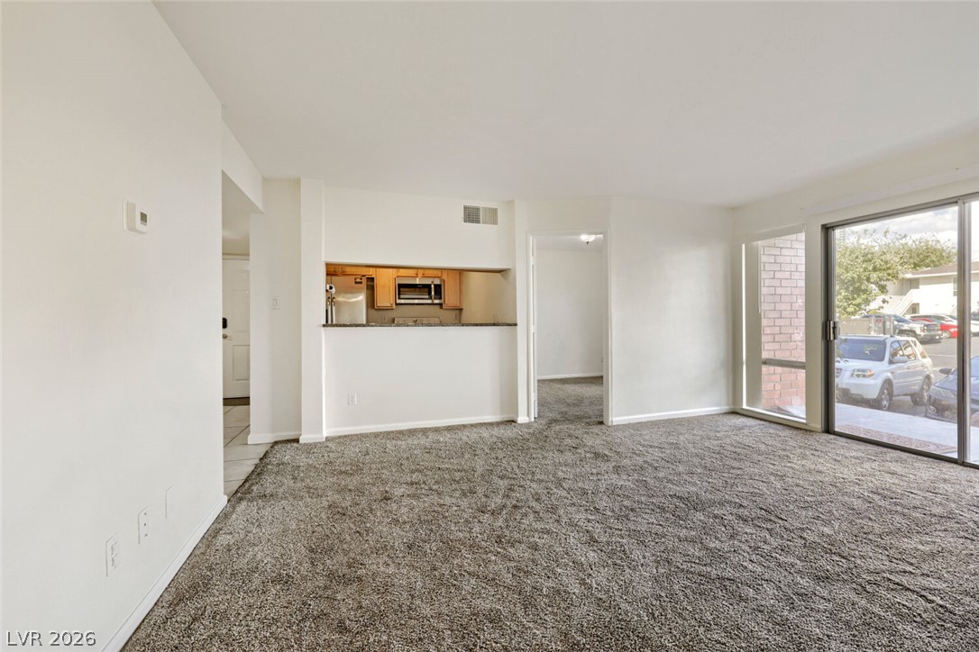 Photo 6 of 23, 769 Oakmont Avenue #403