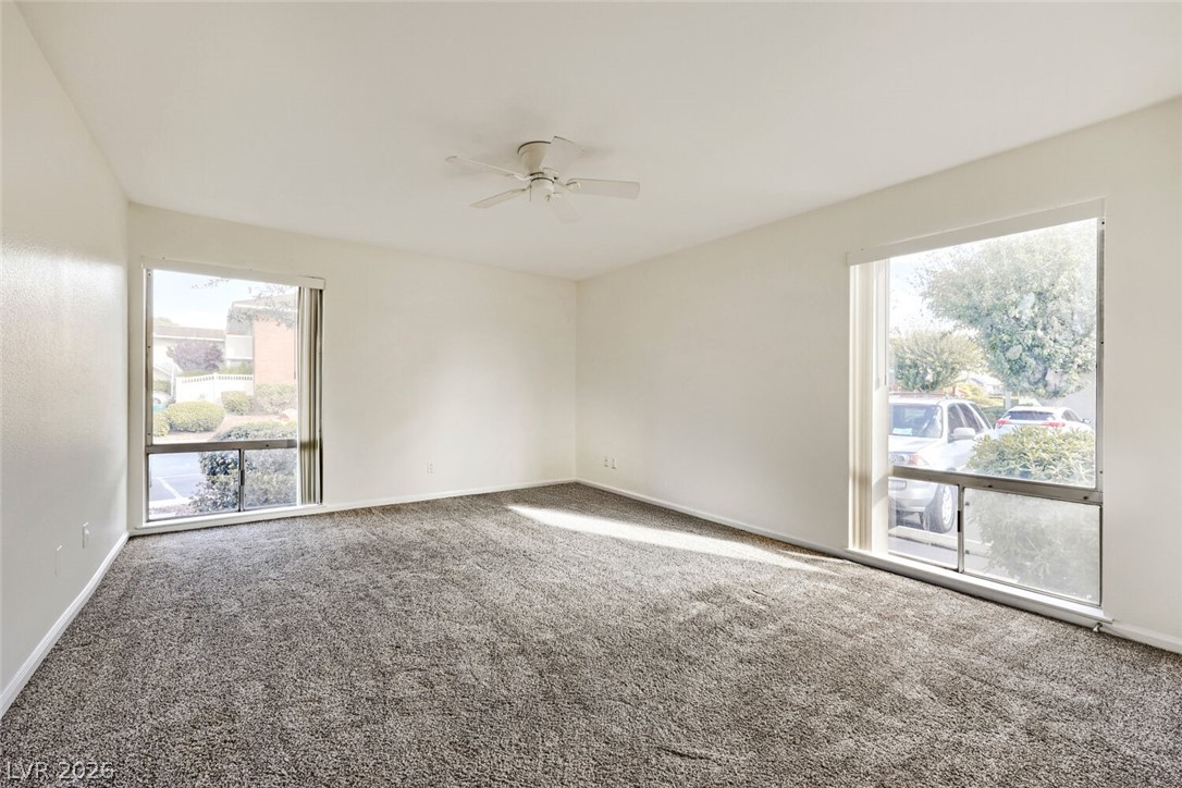 Photo 11 of 23, 769 Oakmont Avenue #403