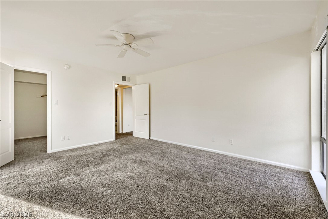 Photo 12 of 23, 769 Oakmont Avenue #403