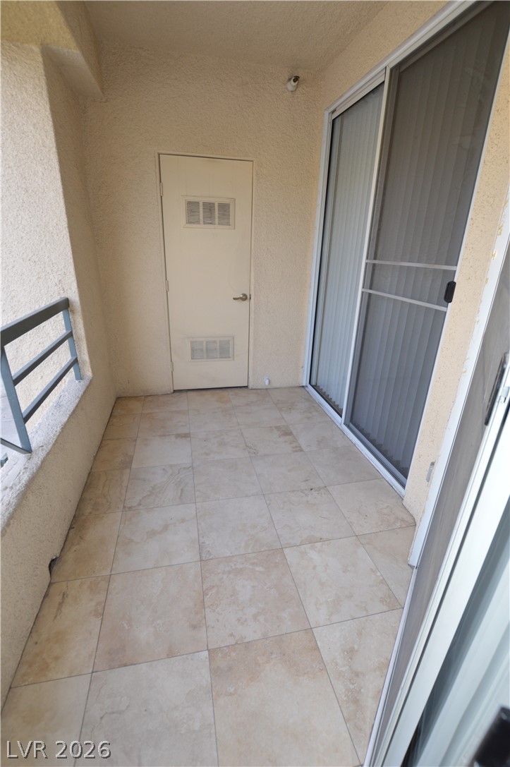 Photo 27 of 59, 210 E Flamingo Road #112