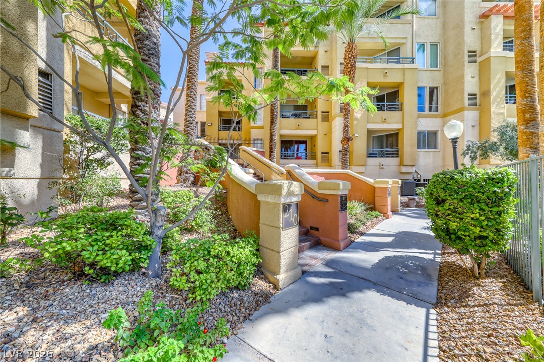 Photo 29 of 59, 210 E Flamingo Road #112