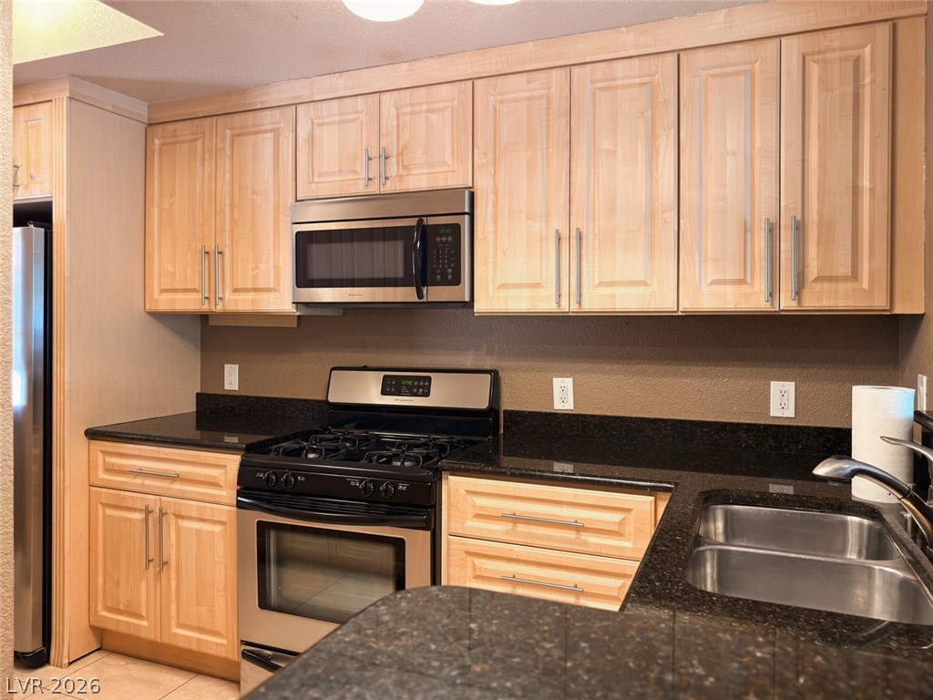 Photo 7 of 59, 210 E Flamingo Road #112