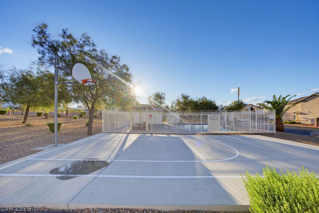 Photo 5 of 715 Peregrine Falcon Street