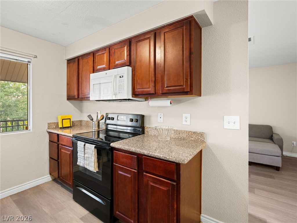 Photo 11 of 34, 4450 Sandy River Drive #78
