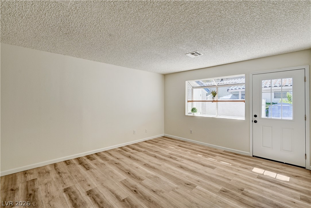 Photo 6 of 25, 2040 Willowbury Drive #C