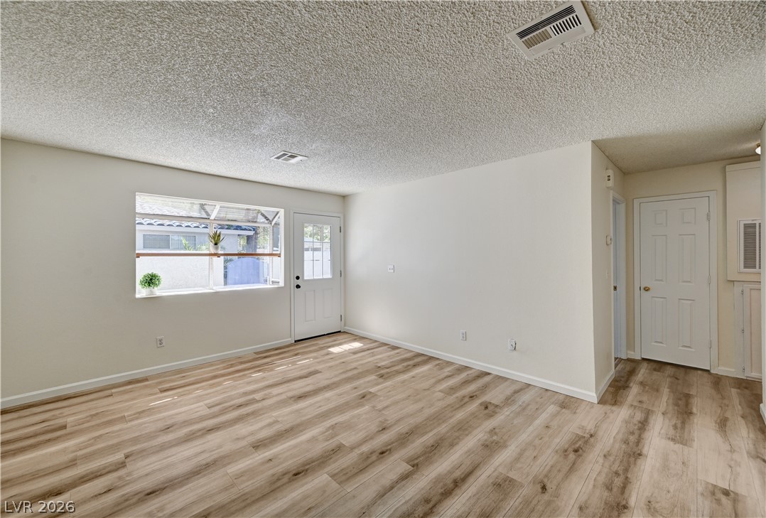 Photo 7 of 25, 2040 Willowbury Drive #C