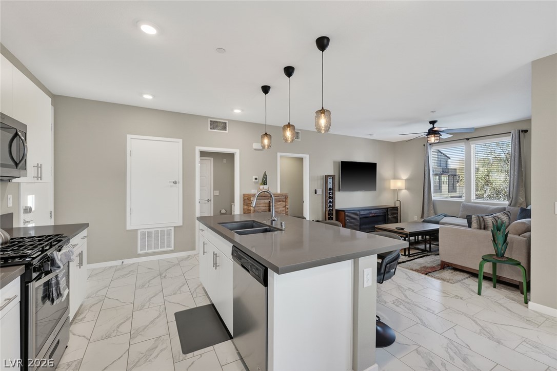 Photo 8 of 53, 11256 Rainbow Peak Avenue #208