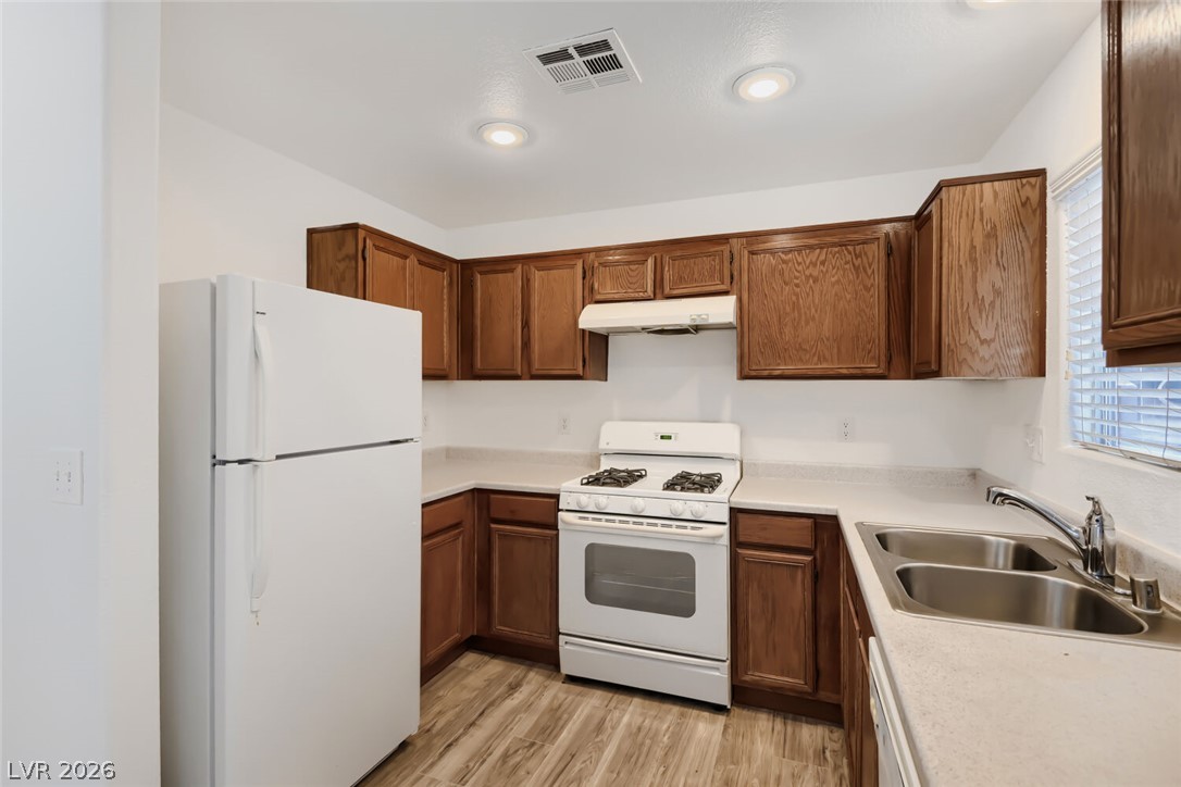Photo 7 of 29, 3335 Fico Avenue